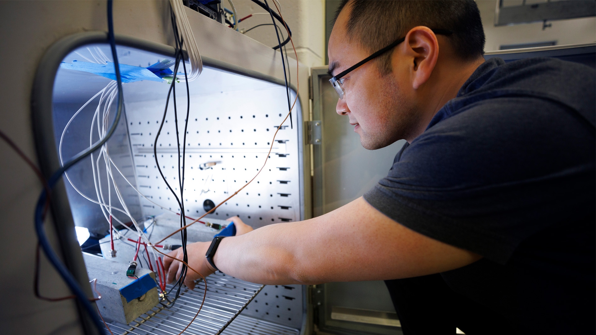 investigates thermally induced nonlinear acoustic effects